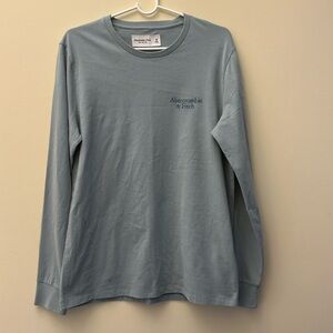 Men’s Abercrombie & Fitch long sleeve T.  Very soft.  Hardly worn. Size M